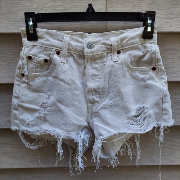 Levi's.Levi's premium White shorts Size W23 100% cotton Stylish Cream Denim Shor - Picture 1 of 5